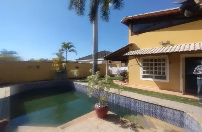 Casa térrea de condomínio fechado bem localizado barueri/granja viana