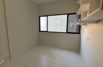 Apartamento 2/4 + dependência na orla da barra - 150m do farol