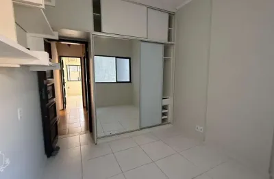 Apartamento 2/4 + dependência na orla da barra - 150m do farol