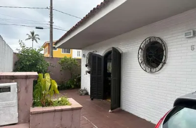 Casa para Venda em Itanhaém, Jardim Suarão, 5 dormitórios, 2 suítes, 1 banheiro, 2 vagas