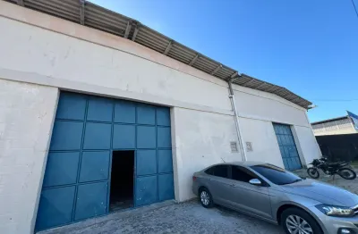 Alugo belíssimo galpão com 900m² no bairro de emaús - parnamirim - rn.