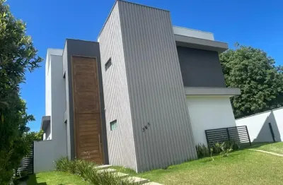 ALUGO Belíssima Casa no ALPHAVILLE com 4 Dormitórios sendo 3 Suítes em Nova Parnamirim- Parnamirim/RN.