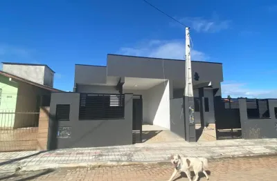 Casa/sobrado 79m2 com suite e espaço grande nos fundos para lazer!