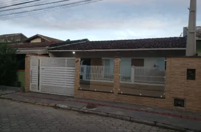 Casa no centro da cidade, a poucos metros do mar! por apenas 679 mil