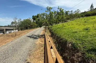 Belíssima chácara no interior de balneário piçarras, apenas 6km da br 101. com 5.300 m2