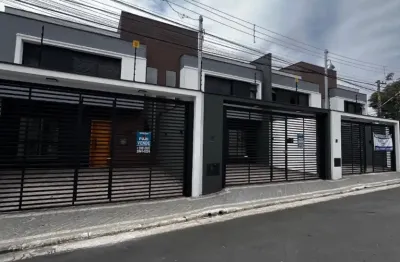 Sobrado pronto para morar com 2 vagas e 2 suítes, por apenas r$520.000,00!
