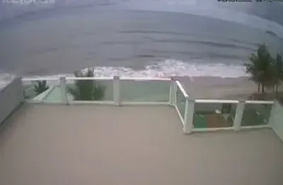 Lindo e aconchegante sobrado “pé na areia' numa das mais belas praias catarinenses!