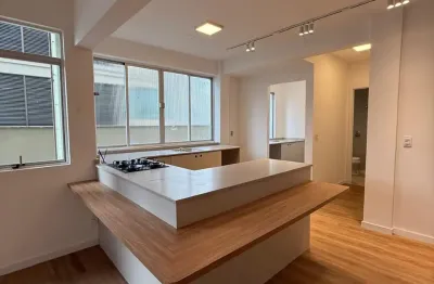 Apartamento reformado no centro de florianópolis – modernidade e charme em uma só oferta!