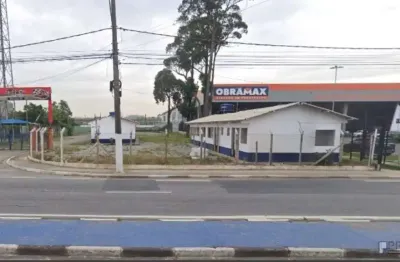 Locação de terreno com 2.000 m2, com 2 galpões de madeira que somando geram 480m2 onde um deles serviu como alojamento outro serviu como escritórios (se necessário pode ser retirado os galpões), próxi