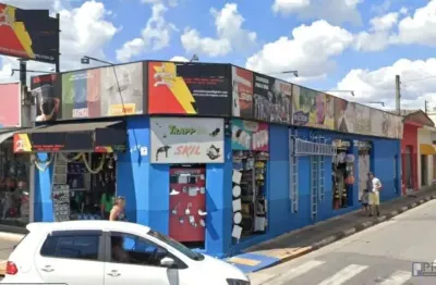 Salão comercial com 110 m², wc, no centro de suzano na esquina da rua benjamin constant com a travessa mirambava. - sa2098