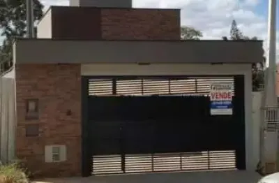 Casa nova terrea acabamentos de primeira com vários diferenciais, fachada moderna com revestimento e acabamento ripado, 3dorms sendo uma suíte, cozinha e sala pé direito alto, 2vagas portão automático