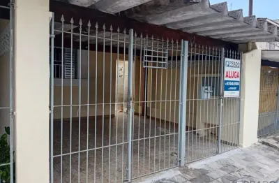 Casa térrea para locação de 2dorms, sala, cozinha, banheiro, 2 vagas coberta, um comodo no fundo coberto que é lavanderia, mais detalhes na descrição abaixo: - ca1944