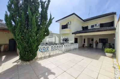 Aluguel casa sobrado 3 dormitórios sendo 1 suíte com piscina - bairro villa branca - jacareí