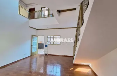 Casa sobrado com 4 quartos, 3 vagas, churrasqueira, para alugar, 360 m² por r$ 3.800/mês - núcleo residencial presidente geisel - bauru/sp
