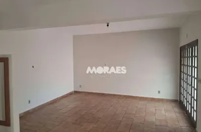 Casa sobrado com 3 quartos para alugar, 3 vagas, 300 m² por r$ 2.750/mês - centro - bauru/sp