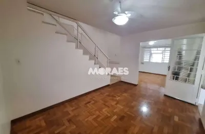 Casa com 3 quartos, 1 sala, 2 vagas para alugar, 200 m² por R$ 3.800/mês - Vila Guedes de Azevedo - Bauru/SP