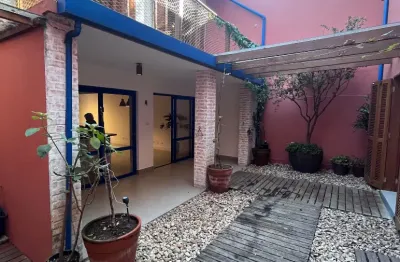 Casa no brooklin é cheia de personalidade e foi totalmente reformada