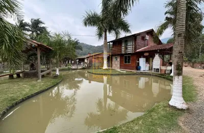 Sítio encantador com suíte e área de festa em rodeio