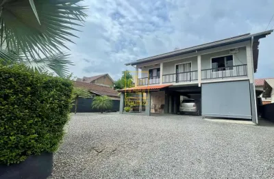 Casa semi mobiliada com espaço e conforto no bairro imigrantes