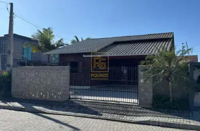 Residência mobiliada com piscina perto da praia de piçarras