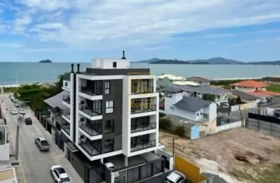 Duplex mobiliado e com piscina privativa a 100 m da praia