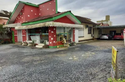 Casa com potencial comercial no bairro das capitais em timbó