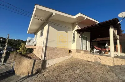 Duas casas no mesmo terreno em ótima localização em timbó