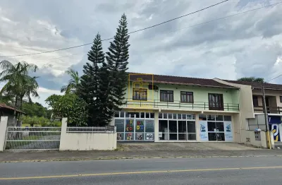 Casa semi mobiliada e com salas comerciais no bairro das capitais