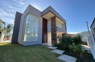 Casa mobiliada com fino acabamento em bairro nobre de timbó
