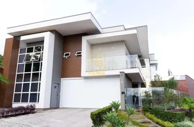 Charmosa casa com alto padrão de acabamento na vila germer
