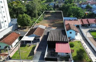 Imóvel completo com casa, kitnets e galpão no bairro quintino
