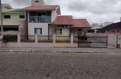 Casa semi mobiliada com piscina no bairro das nações
