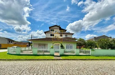 Casa com amplo espaço e praticidade no bairro das nações