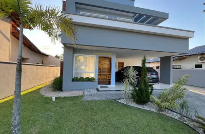 Espaço, conforto e lazer em uma belíssima casa semi mobiliada em timbó.