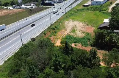 Terreno amplo para investimento em localização estratégica