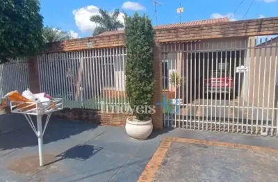 Casa com 3 quartos à venda na Rua Pedro Pascueto, 237, Parque Osvaldo Sella, Cambé