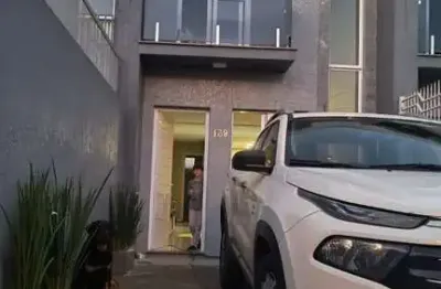 Sobrado para locação em gravataí, vera cruz, 2 dormitórios, 1 suíte, 2 banheiros, 1 vaga