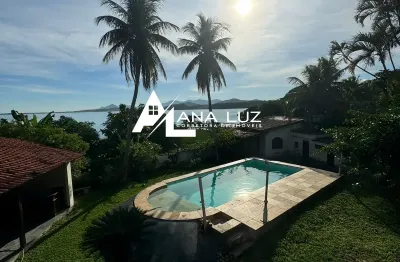 Viva à beira da lagoa em saquarema! casa exclusiva com piscina e 6 quartos esperando por você.
