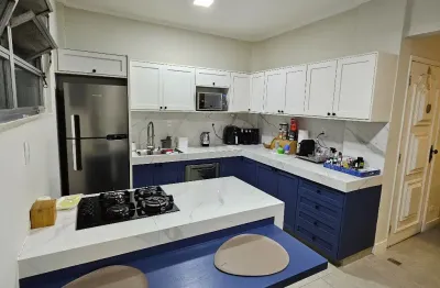 3 quadras da praia! reformado! 100m² 3 dorms (1 suite c/ closet) 3 banheiros, vaga box 1 carro +moto