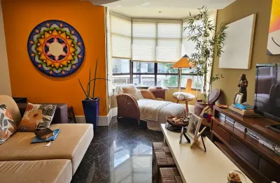 Casa com personalidade! 3 dorms(1 suite) + lavabo + depend. completa + churrasqueira! 190m² 2 vagas
