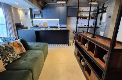 Decorado e mobiliado! porteira fechada! 48m², varanda integrada! com vista!