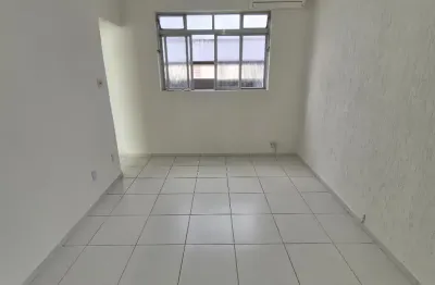 Localização estratégica! primeiro andar! 2 dormitórios! com ar condicionado!