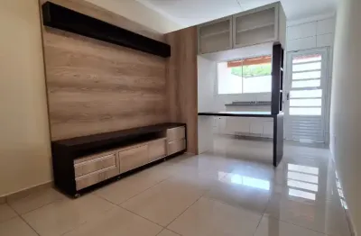 Seu novo lar está aqui! sobrado com 2 suítes, sala integrada e garagem no jardim nely