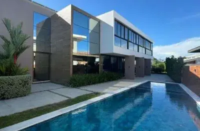 Descubra seu paraíso com esta linda casa no condomínio laguna