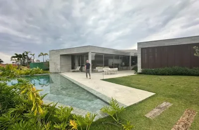 A casa que abraça seus sonhos – 5 suítes, 2.880 m², pronta para morar