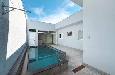 Casa para alugar com 3 dormitórios e piscina por $5.800 no condomínio portal dos pássaros