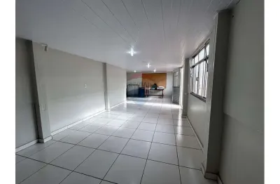 Galpão com 254m² para locação por r$ 6.500,00 na vila da penha - rj