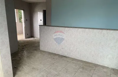 Terreno de 360m² com construção de 110m² à venda po r$ 260.000. em chácara arcampo - potencial para construção civil e mobiliário