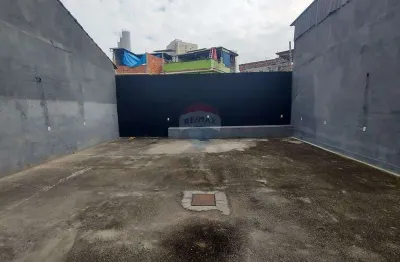 Lojão com 200m² para locação por r$ 2.000,00  em irajá - rj