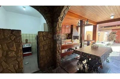 CASA BIFAMILIAR COM 5 QUARTOS 298m² À VENDA POR R$ 670.000,00 - IRAJÁ/RJ